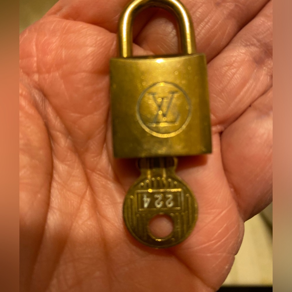 AUTHENTIC  LOUIS VUITTON LOCK AND KEY #224 - Picture 3 of 6